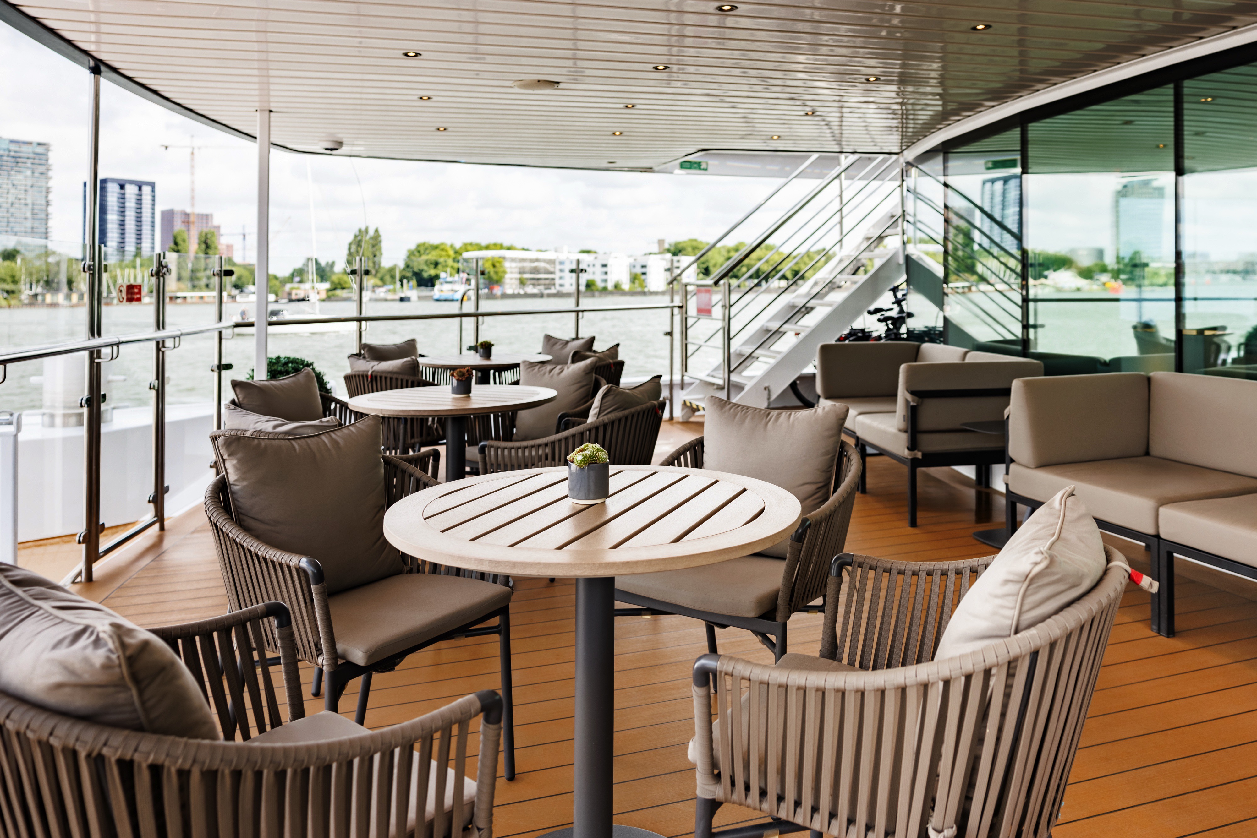 Avalon Panorama - Observation Lounge